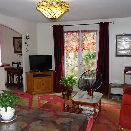Holiday home Hameau Paisible Ardouane, A Cote Voie Verte Riols