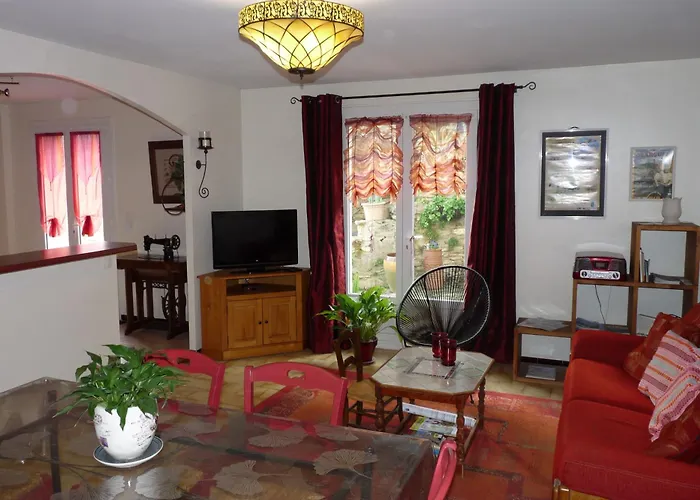 Ferienhaus Hameau Paisible Ardouane, A Cote Voie Verte Riols